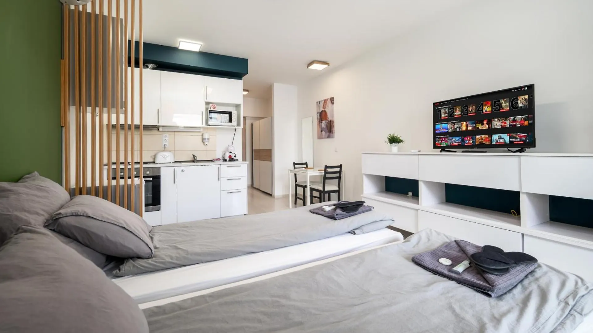 Apartament Atrium Residence Deluxe Suite-Free Parking Garage Same Building Budapeszt