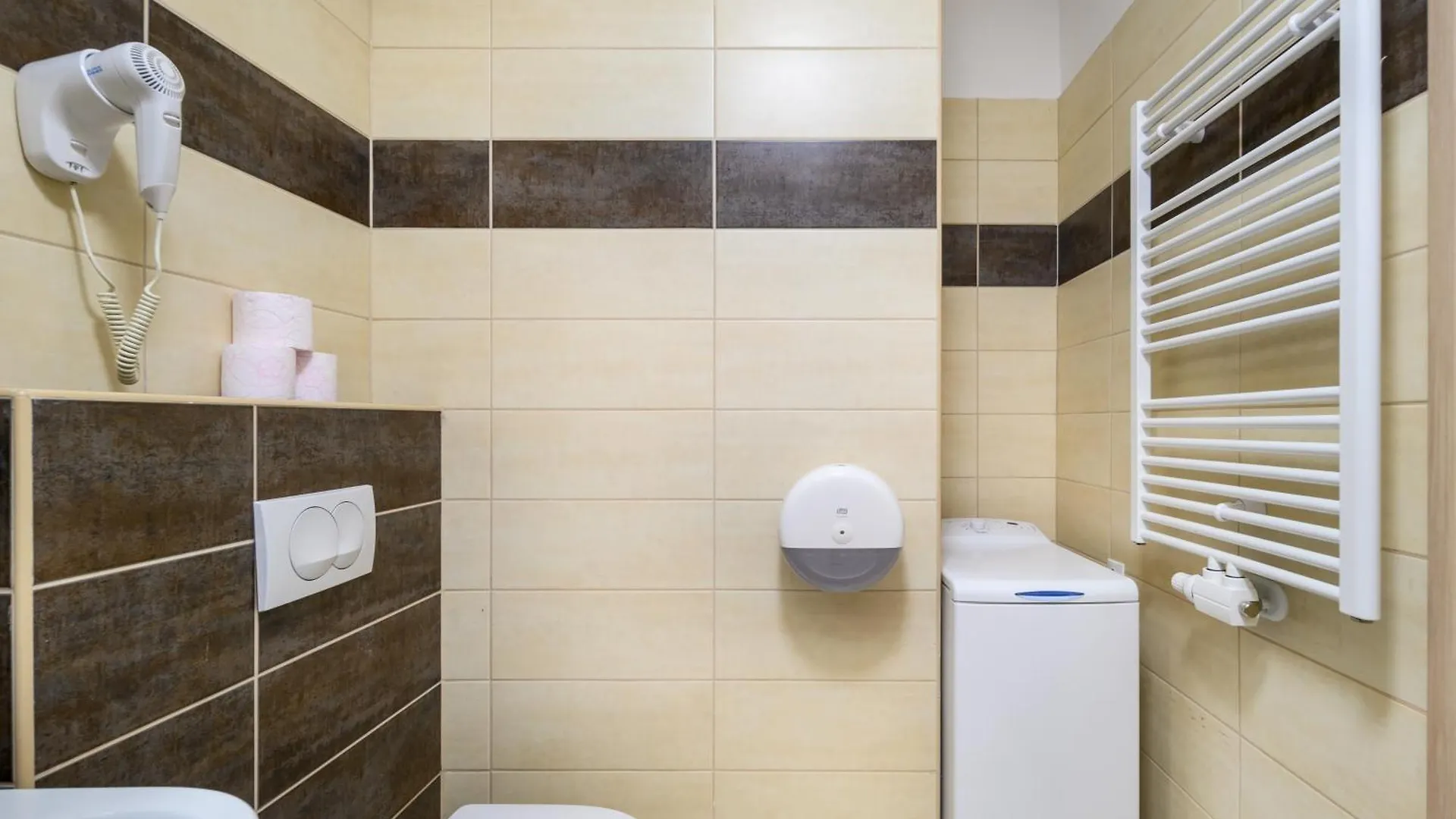 Apartament Atrium Residence Deluxe Suite-Free Parking Garage Same Building Budapeszt