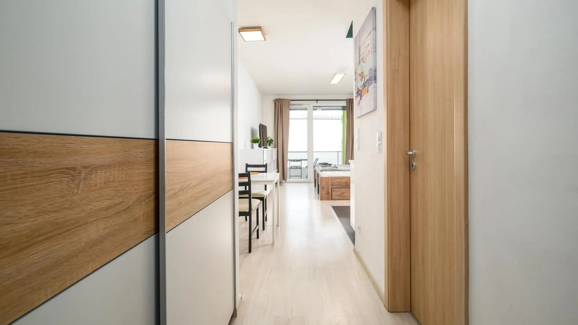 Atrium Residence Deluxe Suite-Free Parking Garage Same Building Budapest