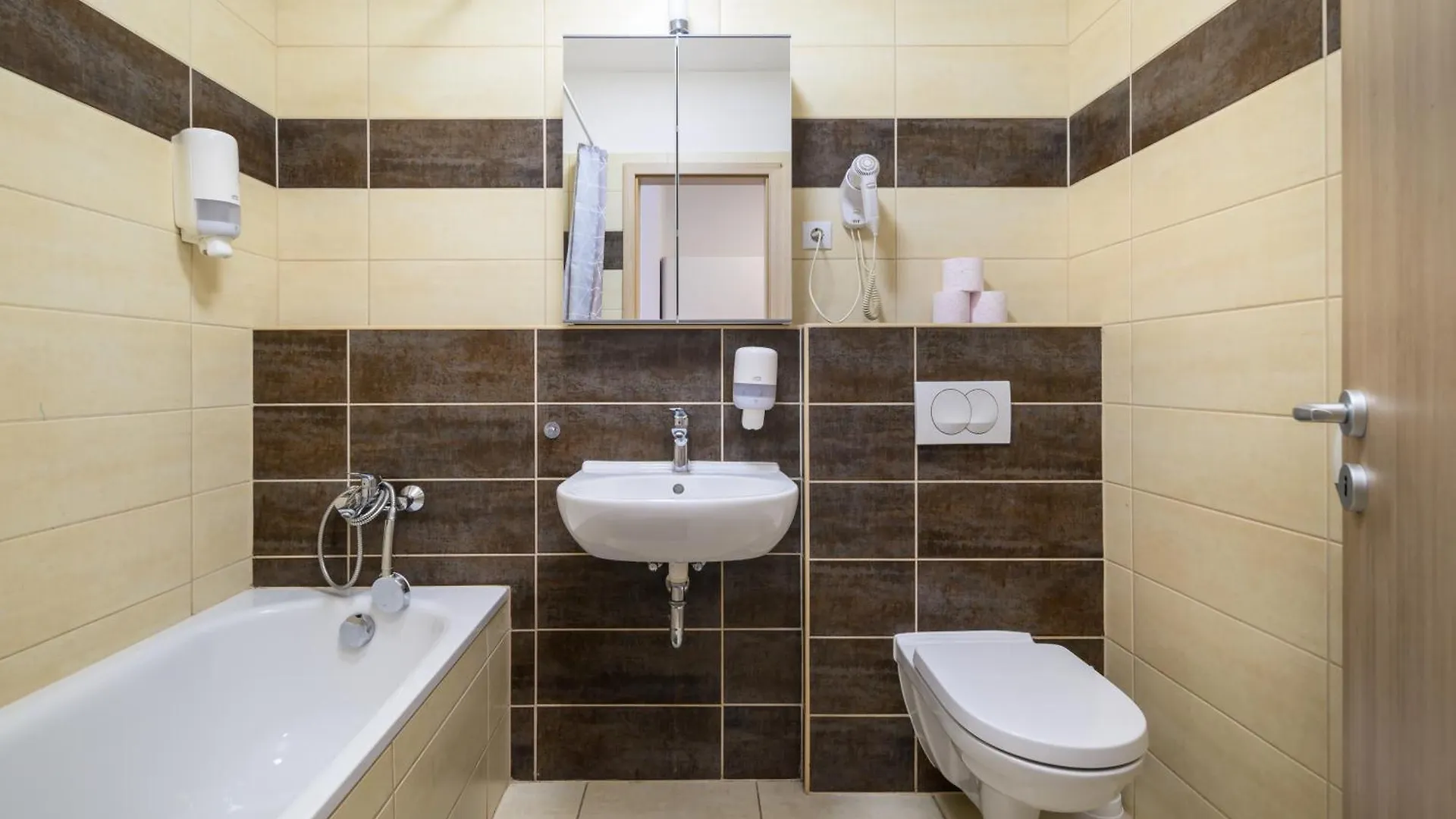 Atrium Residence Deluxe Suite-Free Parking Garage Same Building Budapeszt Węgry
